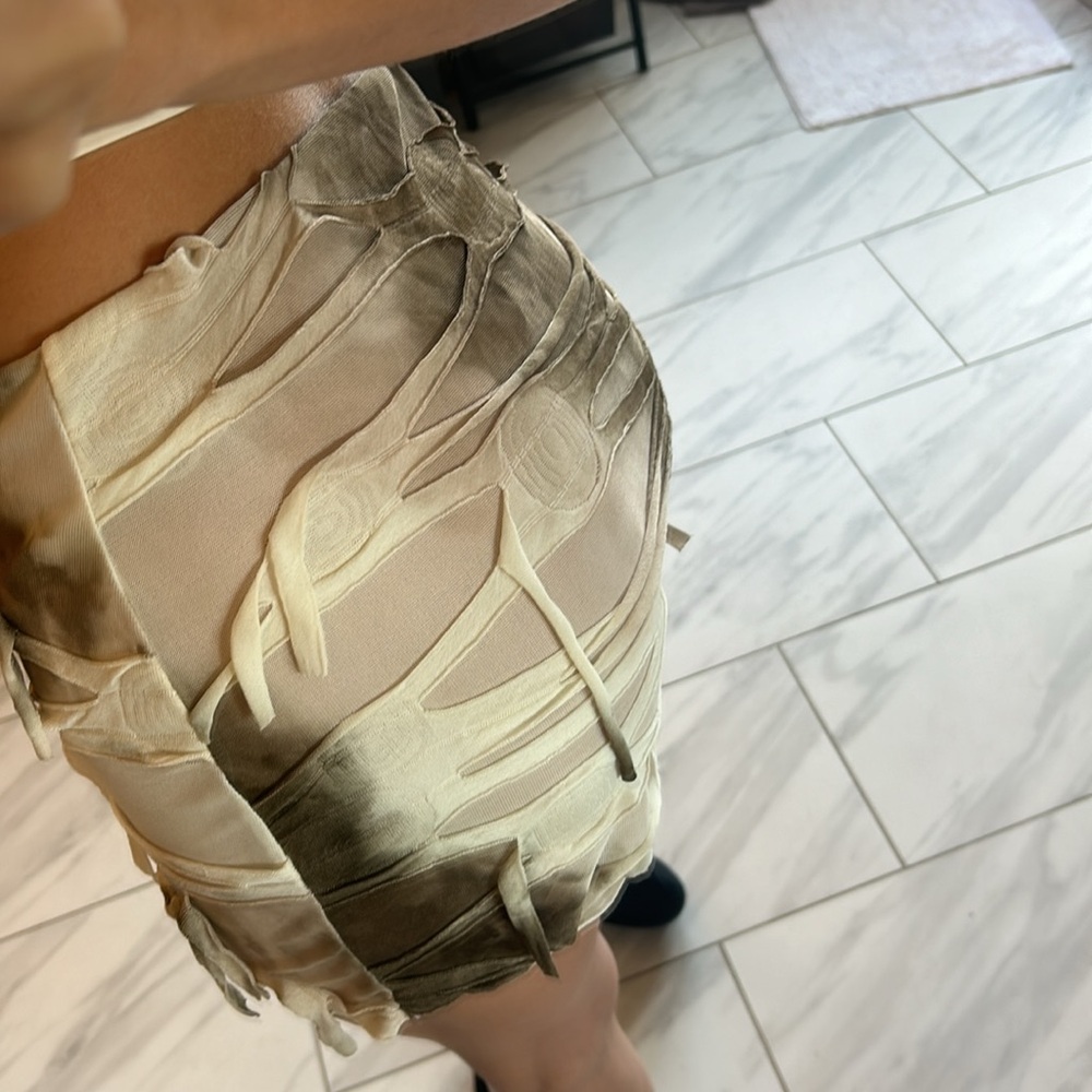 Miniskirt - Picture 3 of 3